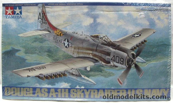 Tamiya 1/48 Douglas A-1H Skyraider - US Navy VA-52 Knight Riders / VA-25 The Fists of the Fleet, 61058-2800 plastic model kit